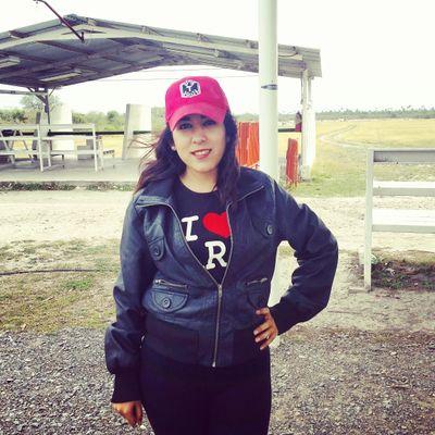 Bailarina de tahitiano y estudiante de Derecho