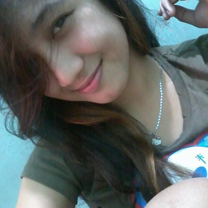 I am who I am , I'm weird I'm lame , I run into things , I spill foods , i trip ice cream !! yeah :P about randoms and stupid stuff . I love those who love me !