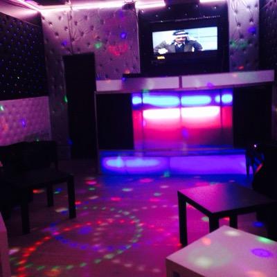 un sitio agradable donde puedes tomar algo con los amigos, escuchar musica....
cada sabado tenemos cantantes