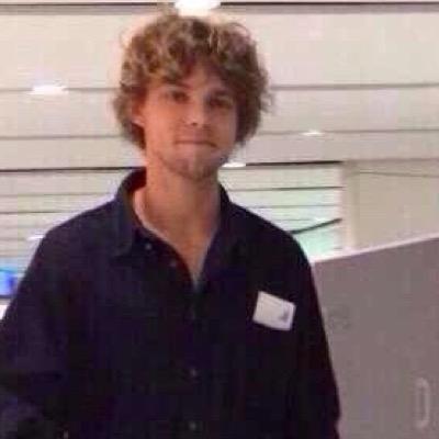 follow @bizzleballs bc i gave you a free follow
