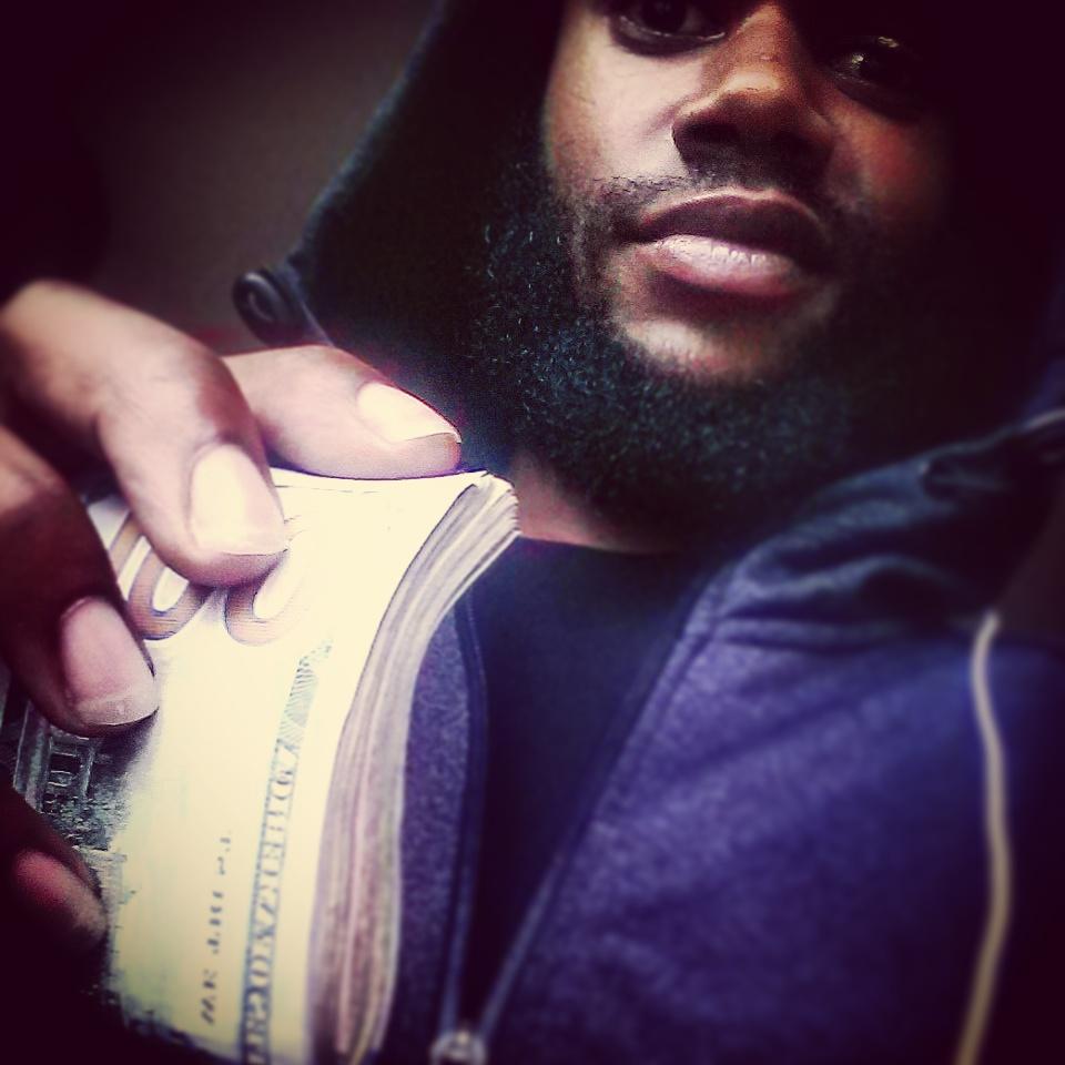 life is too short to deal with bullshit....I'm out for the money, all that other bullshit is here today and gone tomorrowwwww
IG: @amg_osce_stark