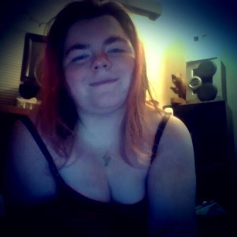 I'm a simple small town girl who loves photos.