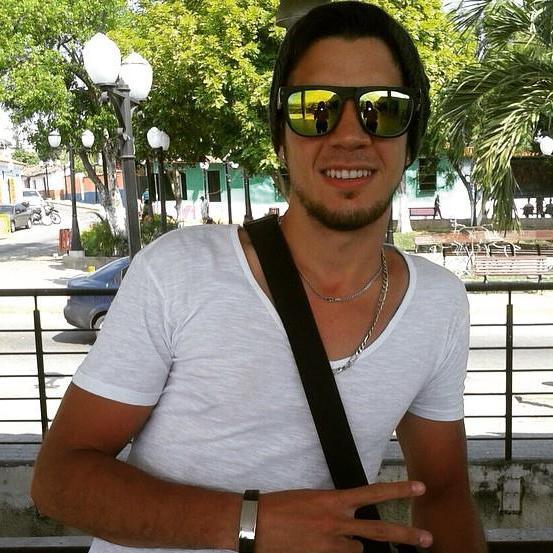 Ex Musico, amante de la Musica, vivo mi vida un minuto a la vez! (Y)