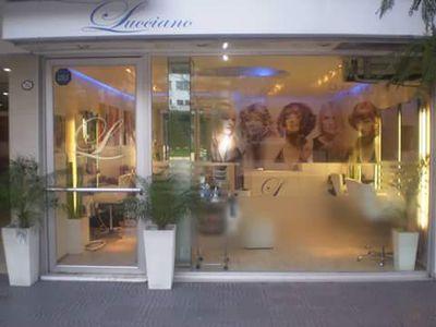 peluqueria lucciano coiffeur se encuentra en : av. maria campos 795 Tel: 57782006
