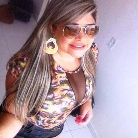 As vezes é preciso chorar pra saber o quanto é bom sorrir... Por isso, viva o hoje, esqueça o ontem e deixe Deus decidir o amanhã. ♡  http://t.co/Cs0k63vJ