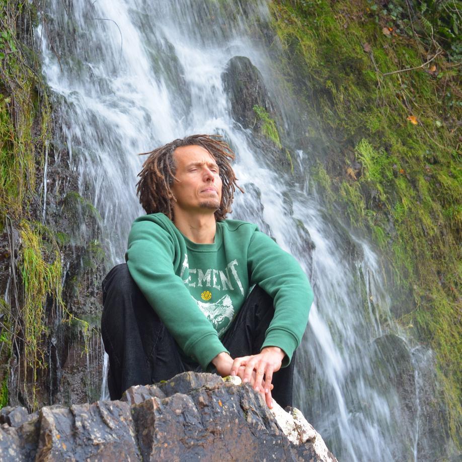 extremeyogis's profile picture. Teaching 'Mindful Core & Balance Flow' yoga, when not surfing, climbing or drinking tea, touring workshops to studios or teaching @Yeotown the UKs top retreat