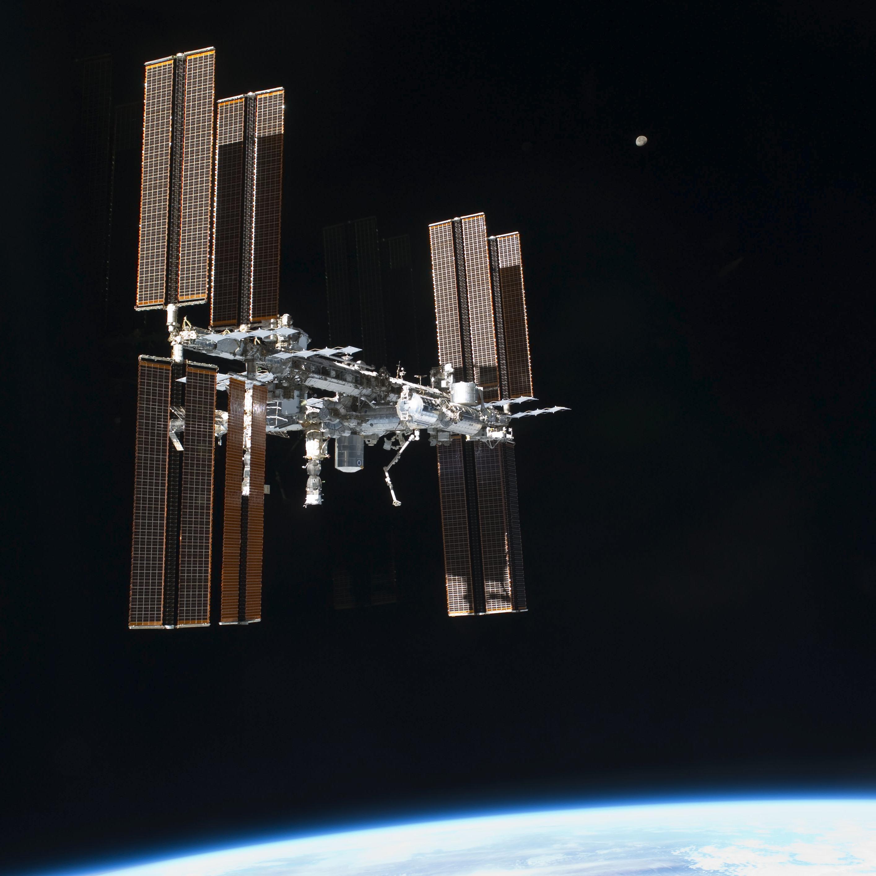 Connecting Earth with the ISS through Amateur Radio