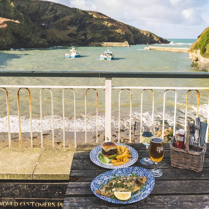 A traditional Cornish pub, Features in Doc Martin as Crab and Lobster and featured in the Fisherman's Friends Movie
#theonlypubinthevillage