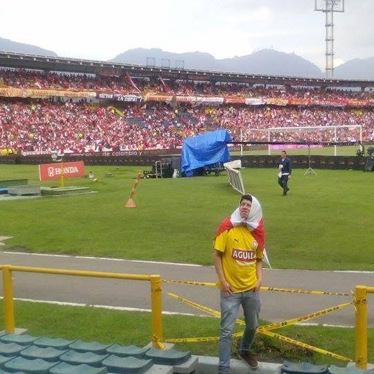 amante del rugby y el futbol hincha de santafe  y estudiante de administracion turistica y hotelera