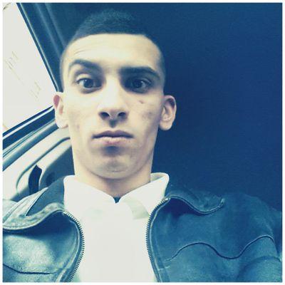 ♣_♣ love Quran  ☆_★
 M.Ä.Ť smoking       sport 
Chaque jo .......... ur qui se lève et un jour de chance .
music...... pray . http