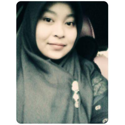 Wanita dan air mata laksana mutiara halus yang tak semua tangan mampu menggenggamnya.