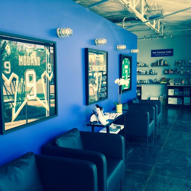 We are a school and a sport and wellness center, dedicated to teaching the science of human movement, wellness and sport performance.