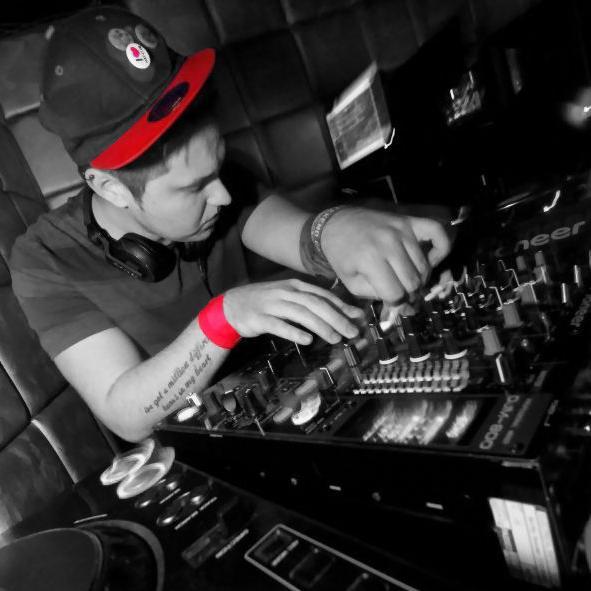 I make music, I play music, I love music. Signed artist. Piston // MadTech // Dazed & Confused.

Co-owner to @DAXXevents.