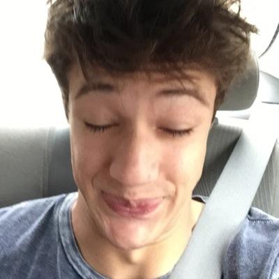 Não me siga, siga minha outra conta sigo de volta/ Do not follow me, follow my other account i follow back: @vitoriaagaspar