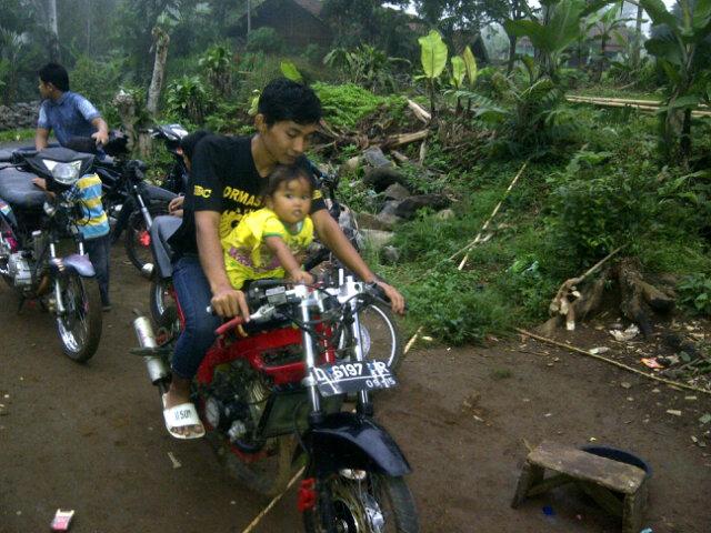 Rohmat maulidi rizal.a saianqkk banget ma yanqk nama.a indah munawaroh:*