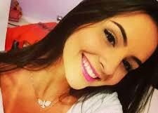 solteira / 18 anos  / trabalhando de modelo / família meu tudão / e tbm fazendo curso de maquiagem
