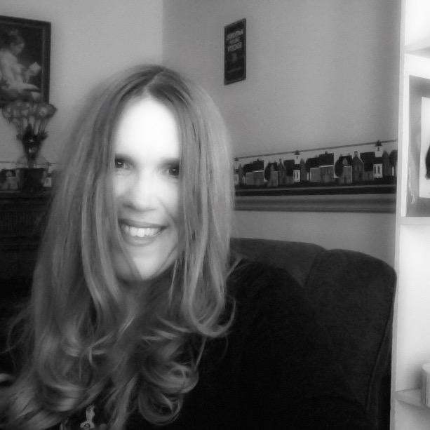 Writer, reader, editor and sapiosexual geek who still loves to play dress-up.