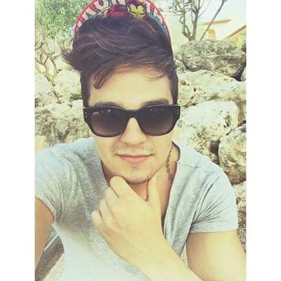 Como desistir da pessoa que tira de mim sorrisos mesmo em meio de lágrimas.. Luan Rafael ❤