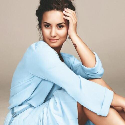 I'm a Lovatics. 
I love Demi Lovato.
@Ddlovato
