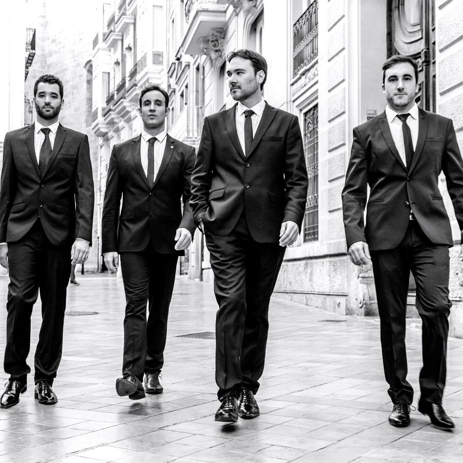 Twitter oficial de Il Bello Canto.Formación compuesta por cuatro jóvenes cantantes líricos con apasionantes versiones y temas propios que sin duda te encantarán