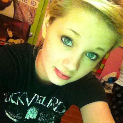 zariana_malik31's profile picture. 160 characters aren't enough to express my awesomeness♡