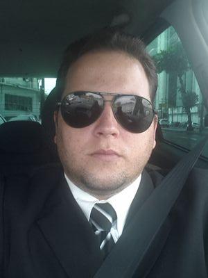 Posso não concordar com nenhuma das palavras que você disser, mas defenderei até a morte o direito de você dizê-las. Voltaire.
