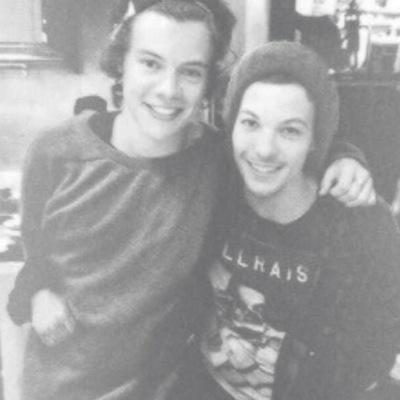 Entre na tag #larryf4tal e se decida, se quiser mande o nome e numero bjs