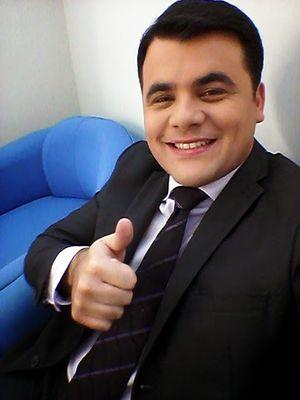 Apresentador do Jornal do Meio Dia da Rictv Record. Um homem Feliz demais,  por ter uma família abençoada!