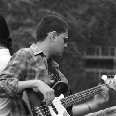 Guitarrista de vereda, poeta de alcantarilla - amante de las telecomunicaciones