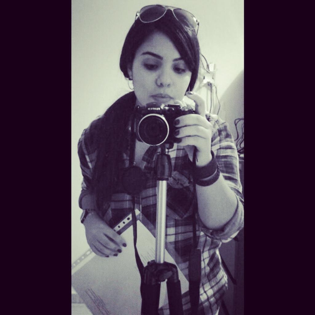 IsaiddyZambrano's profile picture. Venezolana. Técnico Superior Universitario en Publicidad y Mercadeo. Amante de la poesía, la fotografía y un buen café. Estudiante de @EMCOM_escoex