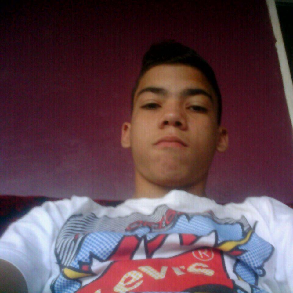 Naci un Marte 15 de agosto y se fue la luz y me encanta como soy ps...♥  Me gusta el futbol♥