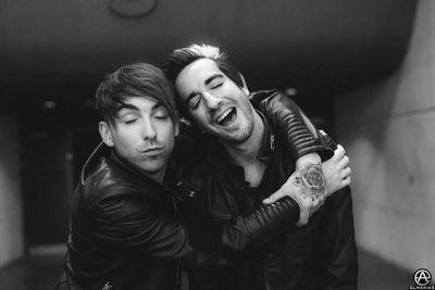 depressed. suicidal. selfhamer. band obsessed.
cigarettes
'self destruction is such a pretty little thing.'