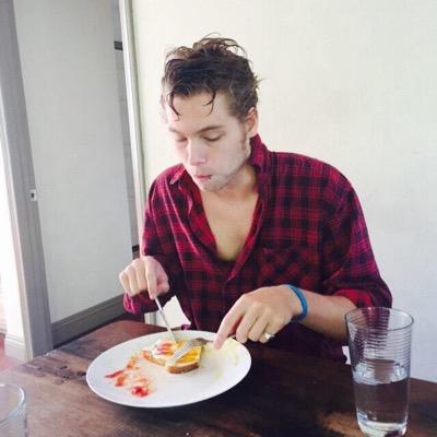follow @5SOSTEXTS___ because they just gave you a free follow! :D