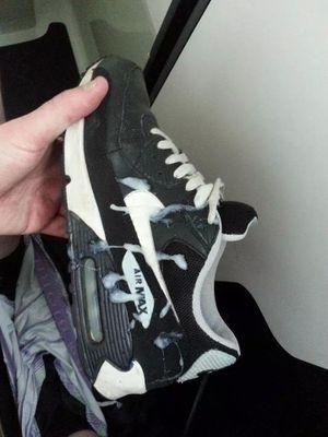 comer, oler y lamer zapas es mi vicio