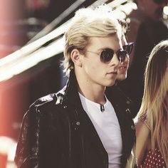 RossLShorR5's profile picture. 