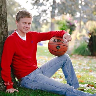 HuxDelux's profile picture. B-ball ⭐️ Soccer ⚽️ Golf ⛳️ Politics ✏ Instagram: connorhuxman