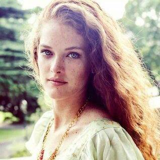 Rosescoin's profile picture. 17 & Gryffindor. Quizá tenga la inteligencia de mi madre, pero no soy como ella. «The lion is cute, but he also knows roar» {#Pottertty}