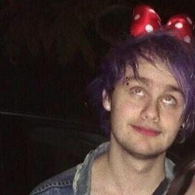 follow my main @funkrockhemmo if ya like ✨❤️