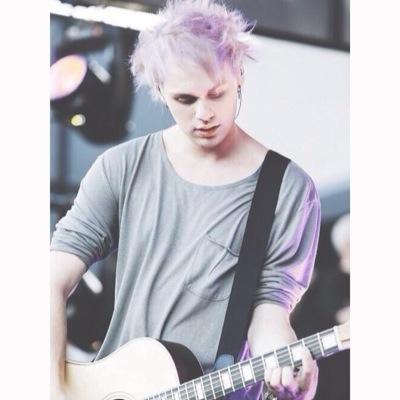 i gave you a free follow so please follow @CuthbertAddict in return ☺️ also RT some recent tweets from that account if you want a DM and group DM to ALL of 5sos