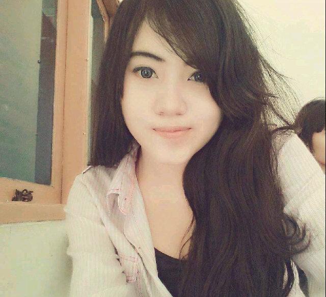 I am nothing abaout special and simple girl ☺ ♦Mhs  Uniba Ekonomi Akuntasi ♦ Shs. SMA 1 Madiun