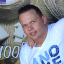Estudiante de Administración y Dirección de Empresas y amante del Real Madrid