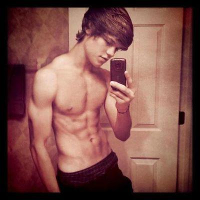 iPibeCelosoOk's profile picture.