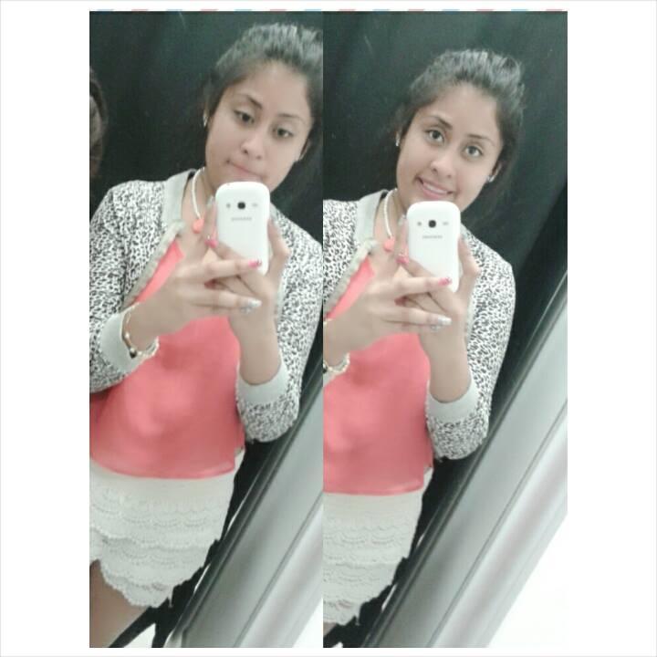 Solo Se Que Me Gusta La Banda & Los Corridos *---* Pero Tambie Soy Sencilla, Humilde & De Buen Corazon' & Siempre Le Sonrio A La Vida Para Verla De Otro Color ὣ