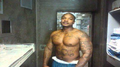 I'm looking for love I do anything a girl wants me to do I have a 6-pac and I bench press 600 pounds