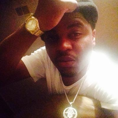 ...IMMA COOL GUYY WHO GOTTA WHOLE LOT OF SWAYY ND BEFORE I GO I THINK Y'ALL NEED TO KNW ONE THING M.H.L BE MY SQUAD...!!