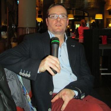 MagicdaveM's profile picture. Ik heb bruine ogen met kort donker blond haar & 161cm groot met 66kg op de schaal, voor meer info http://t.co/6ubDKi5CWg