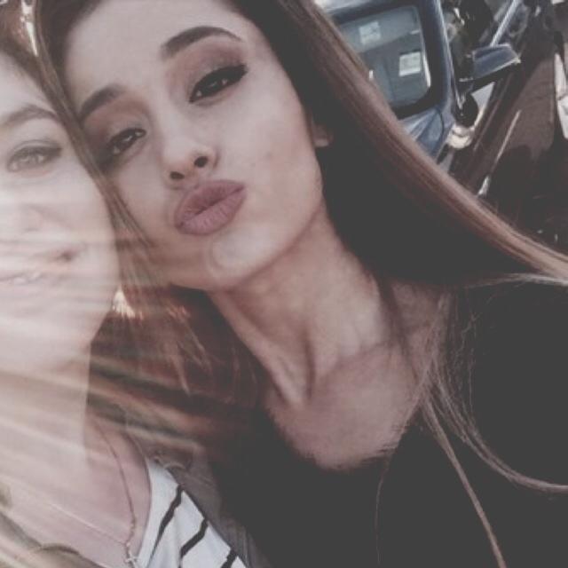 comparingariana's profile picture. I compare Ariana Grande to random things