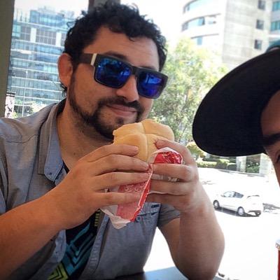 Director de arte/ motion designer / completo imbécil / gorda lechona / a veces también le hago asesorías en marketing