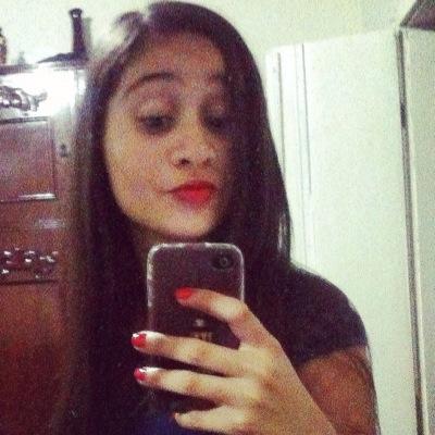 Eu queria não querer, mas sem querer, eu quero.