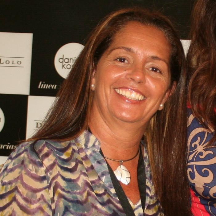 Caraqueña de nacimiento, juangrieguera por elección y periodista por convicción y pasión